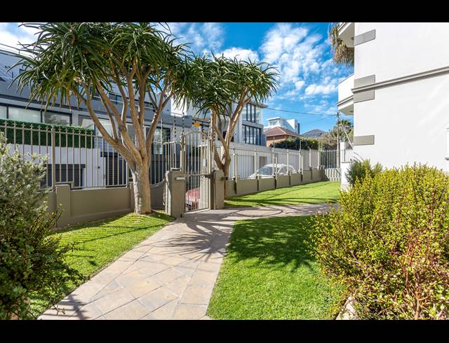 2 BEDROOM APARTMENT RENTED IN BANTRY BAY